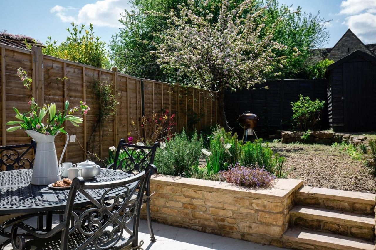 Gleneda Cottage - A Renovated, Traditional Cotswold Cottage Full Of Charm With Fireplace And Garden Bourton on the Hill Exterior photo